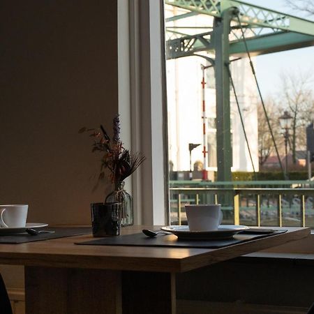 Yep! Slapen Bij De Sluis Acomodação com café da manhã Blokzijl Exterior foto