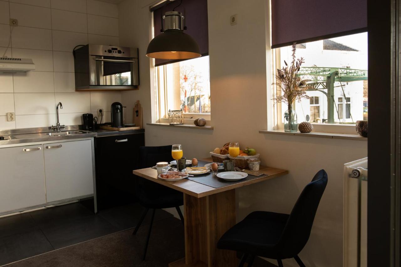 Yep! Slapen Bij De Sluis Acomodação com café da manhã Blokzijl Exterior foto